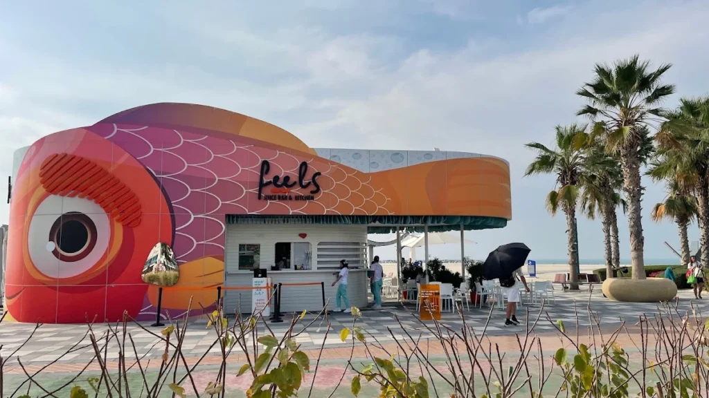 Which Food Stalls Are Popular at Kite Beach