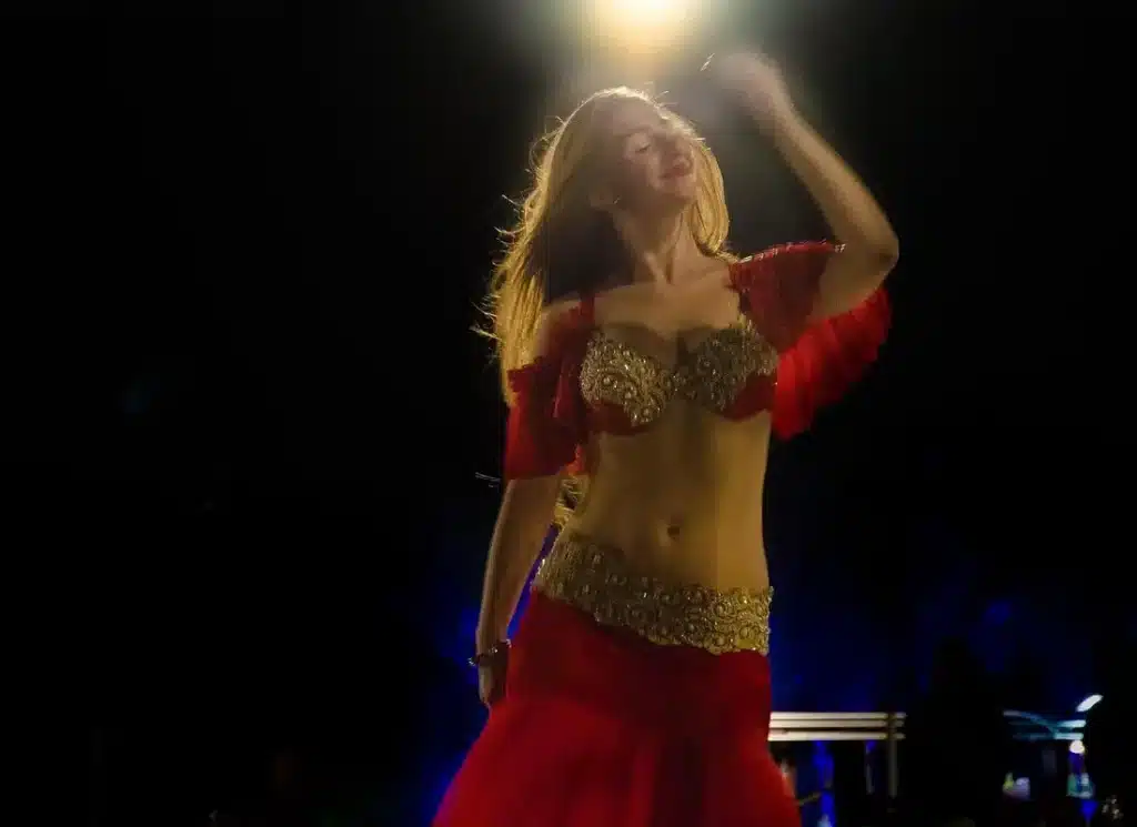 evening desert safari dance