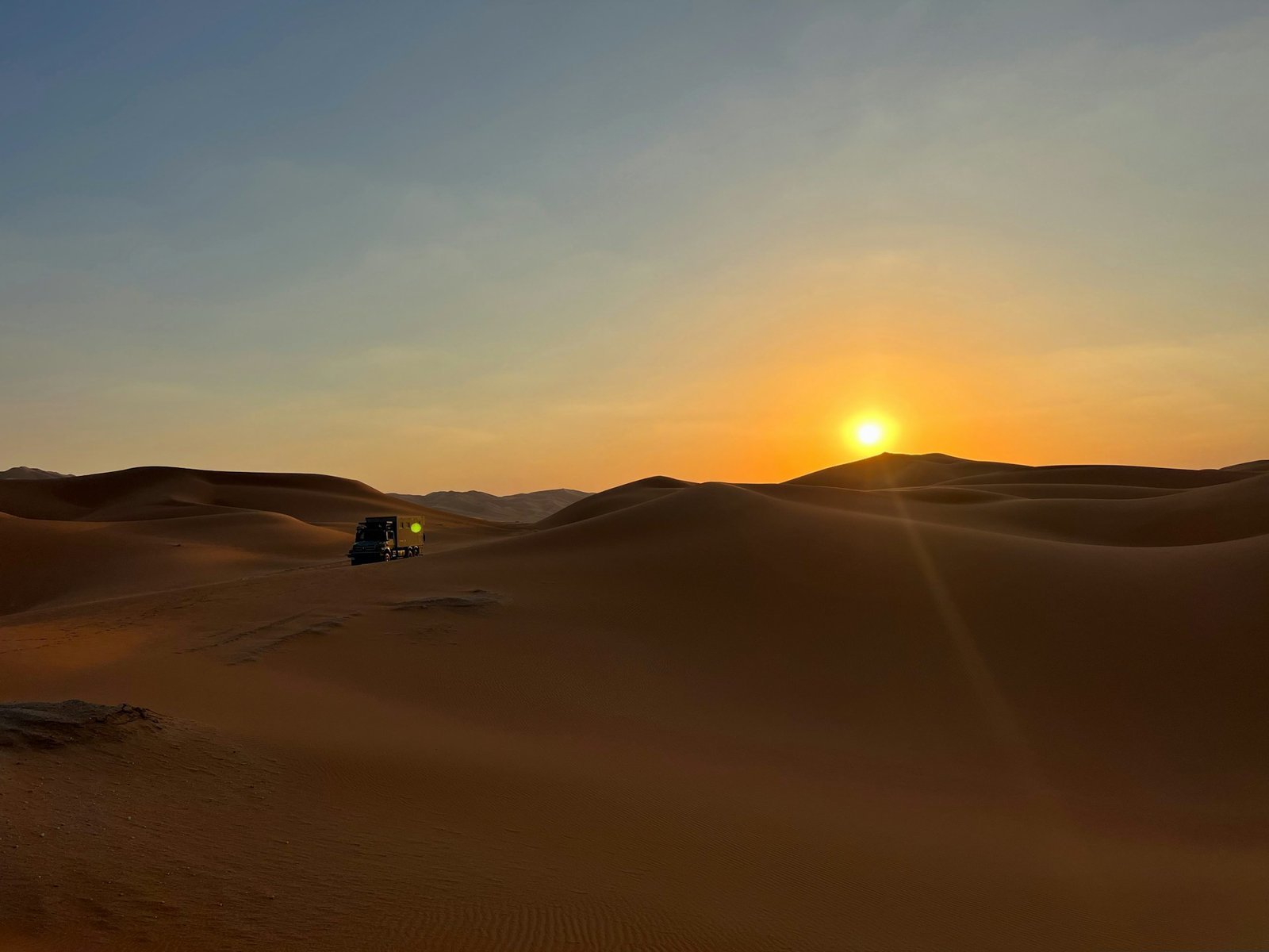 Best time for desert safari and dune buggy adventures in Dubai morning vs evening tour