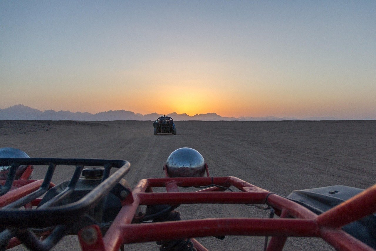 Dune buggy Dubai tour guide explaining pricing and safety before desert ride